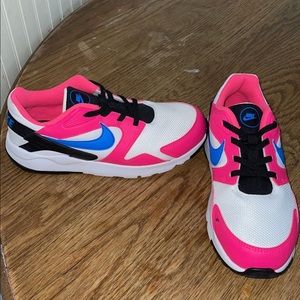Girls Nike size 3